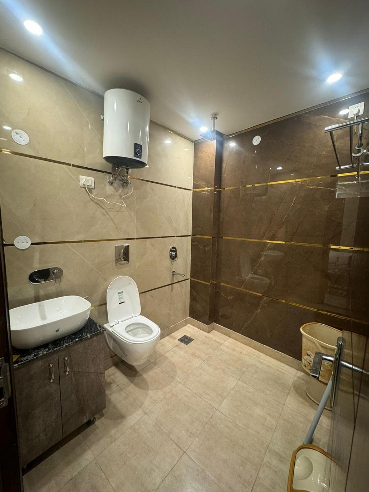 The Royal Oakes Hotel New Delhi